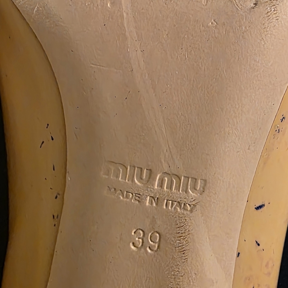 MIU MIU Patent leather Pumps. Size 39 (US 9) - Picture 9 of 12